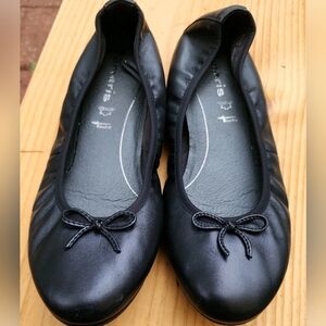 Tamaris.. Classic Black Flats with Rounded Toe and Decorative Bows Sz EU42 US11